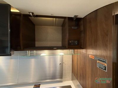 2020 Winnebago Navion — photo 36 view