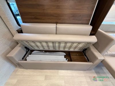 2020 Winnebago Navion — photo 40 view