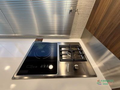 2020 Winnebago Navion — photo 34 view