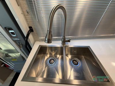 2020 Winnebago Navion — photo 50 view