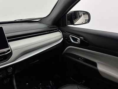 2025 Jeep Compass - Photo 25