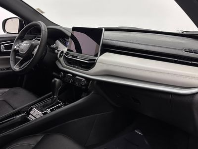 2025 Jeep Compass - Photo 30