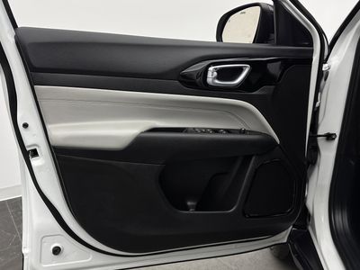 2025 Jeep Compass - Photo 9