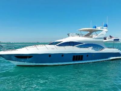 2014 Azimut 70 — front three-quarter view
