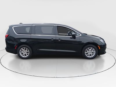2023 Chrysler Voyager - Photo 8