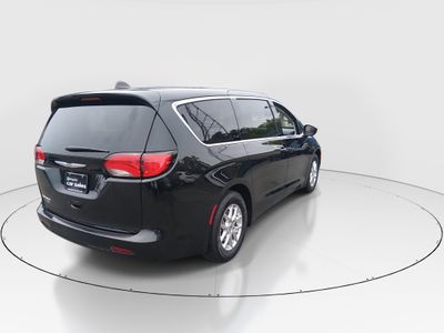 2023 Chrysler Voyager - Photo 7