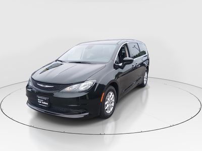 2023 Chrysler Voyager - Photo 3