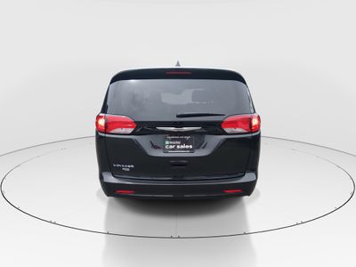 2023 Chrysler Voyager - Photo 6