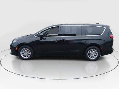 2023 Chrysler Voyager - Photo 4