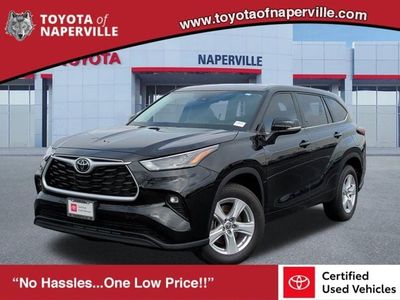 2024 Toyota Highlander LE — front three-quarter view