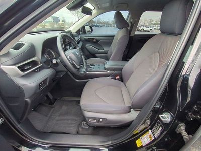 2024 Toyota Highlander — photo 8 view