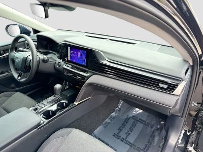 2025 Toyota Camry — photo 13 view