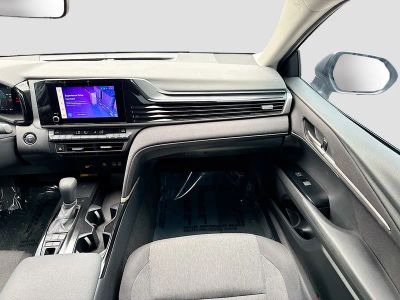 2025 Toyota Camry — photo 17 view