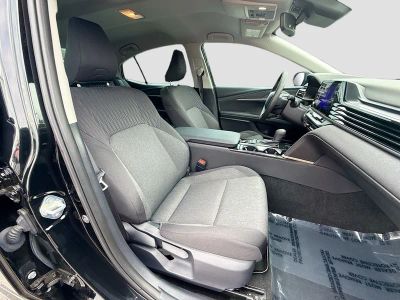 2025 Toyota Camry — photo 14 view