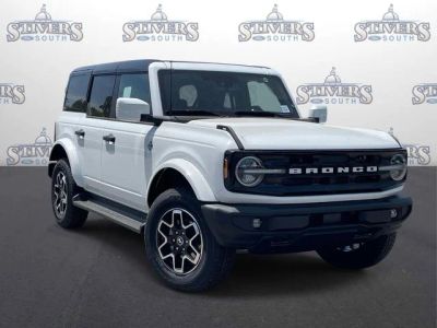 2026 Ford Bronco Outer Banks in White — front three-quarter view