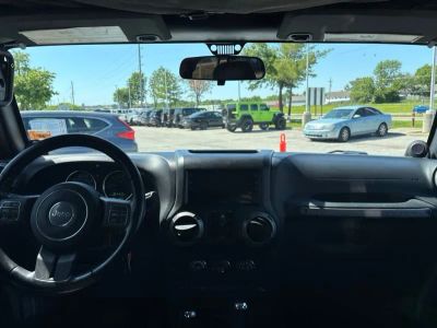 2011 Jeep Wrangler - Photo 2