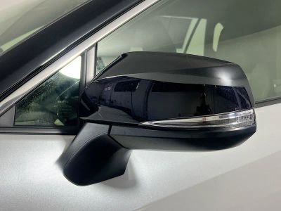 2025 Toyota RAV4 Hybrid — photo 10 view