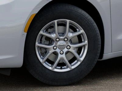2026 Chrysler Pacifica — photo 8 view