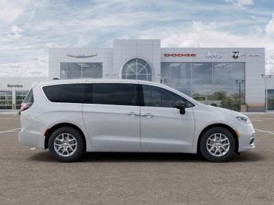 2026 Chrysler Pacifica — photo 21 view