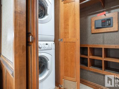 2017 Tiffin Motorhomes Allegro Bus — photo 24 view