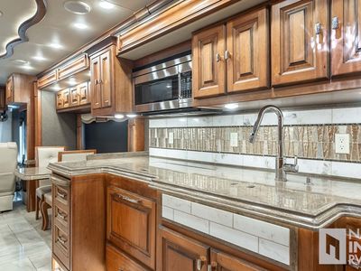 2017 Tiffin Motorhomes Allegro Bus — photo 18 view