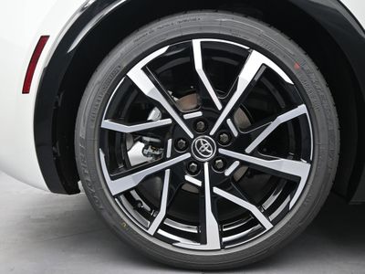 2025 Toyota Prius Plug-in Hybrid XSE Hatchback — photo 15 view