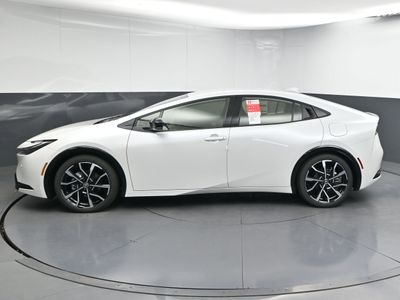 2025 Toyota Prius Plug-in Hybrid XSE Hatchback — photo 7 view