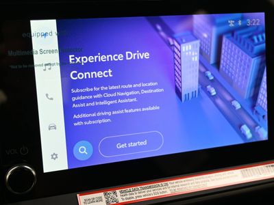 2025 Toyota Prius Plug-in Hybrid XSE Hatchback — photo 10 view