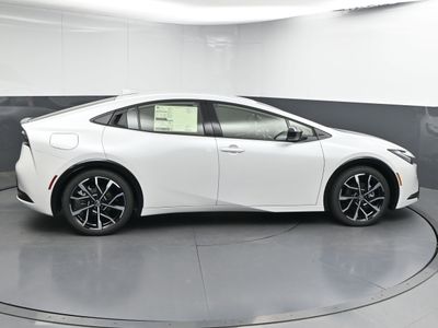 2025 Toyota Prius Plug-in Hybrid XSE Hatchback — photo 8 view