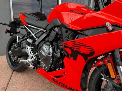 2026 Suzuki GSX-8R - Photo 5