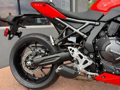 2026 Suzuki GSX-8R - Photo 6
