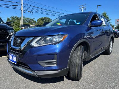 2018 Nissan Rogue — detail view