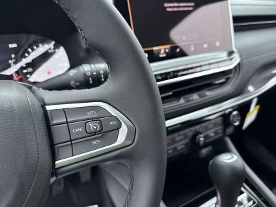 2026 Jeep Compass — photo 13 view