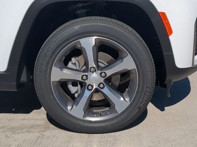 2026 Jeep Grand Cherokee — photo 11 view
