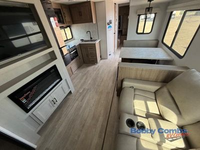 2025 Coachmen RV Freedom Express Ultra Lite - Photo 9