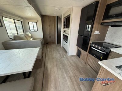 2025 Coachmen RV Freedom Express Ultra Lite - Photo 10
