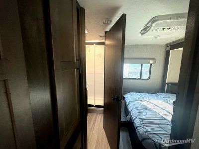 2022 Coachmen Leprechaun Premier — photo 11 view