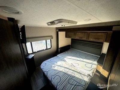 2022 Coachmen Leprechaun Premier — photo 9 view
