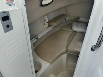 2005 Boston Whaler Conquest 255 — photo 13 view