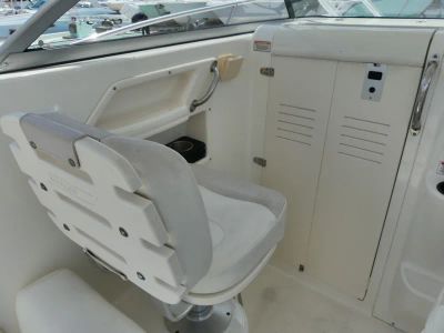 2005 Boston Whaler Conquest 255 — photo 10 view