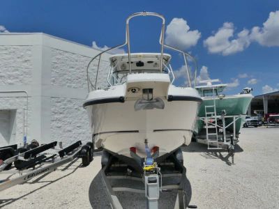 2005 Boston Whaler Conquest 255 — side profile view