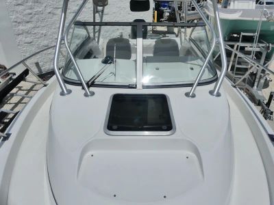 2005 Boston Whaler Conquest 255 — photo 15 view