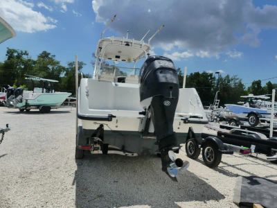 2005 Boston Whaler Conquest 255 — interior view