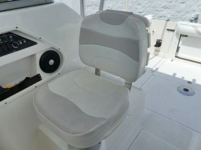 2005 Boston Whaler Conquest 255 — photo 11 view