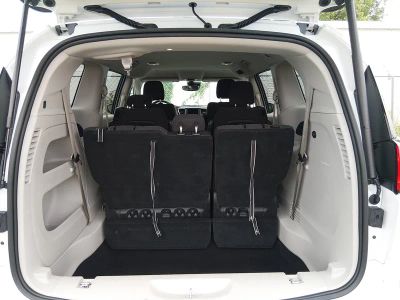 2023 Chrysler Voyager — photo 11 view