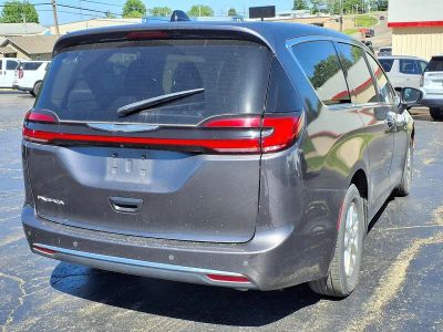 2023 Chrysler Pacifica — side profile view