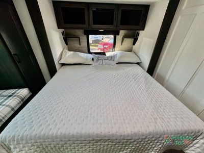 2027 Venture RV SportTrek Touring Edition - Photo 47