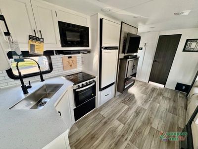 2027 Venture RV SportTrek Touring Edition - Photo 12