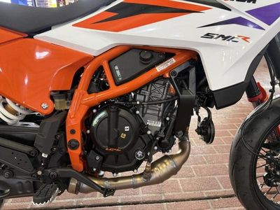 2026 KTM 390 SMC R - Photo 15