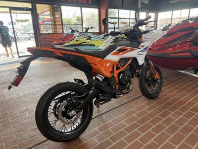 2026 KTM 390 SMC R - Photo 5